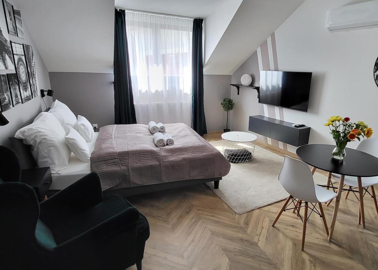 Dotis Apartman Тата Екстер'єр фото