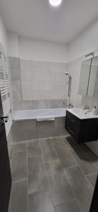 Dotis Apartman Тата Екстер'єр фото