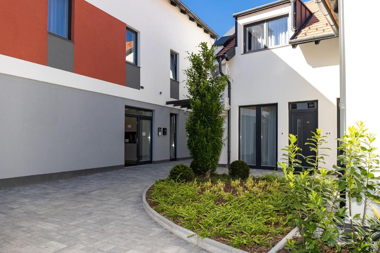 Dotis Apartman Тата Екстер'єр фото