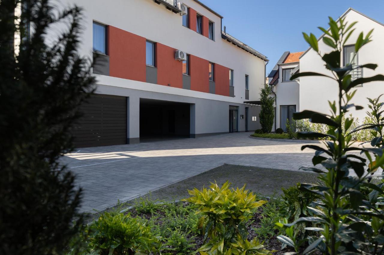 Dotis Apartman Тата Екстер'єр фото